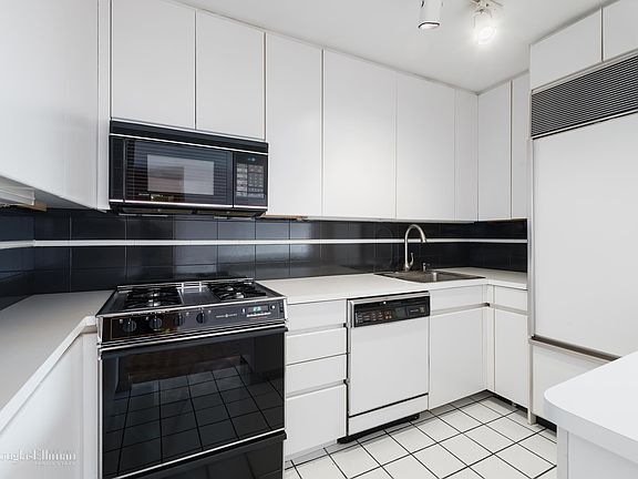 5th image of 345 E 81st St APT 14A