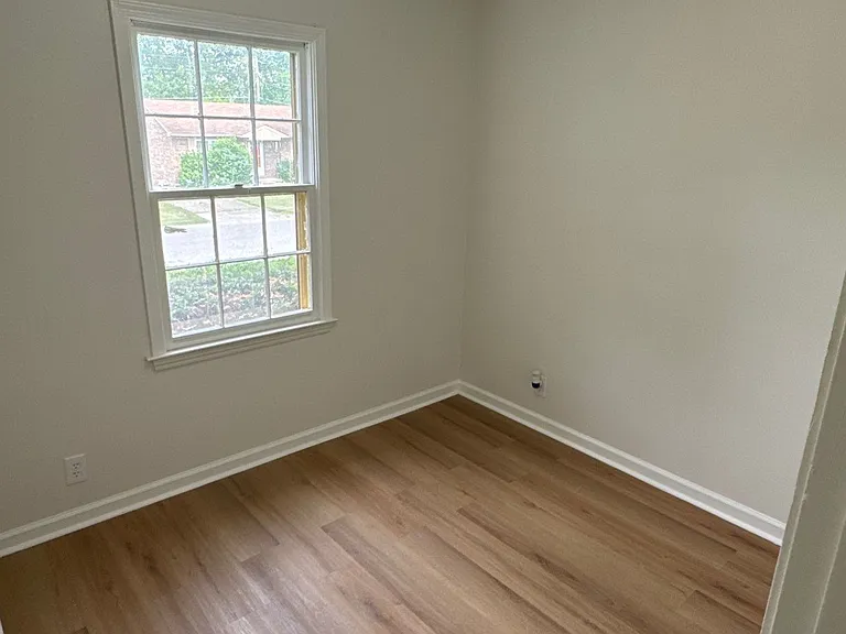 1814 Oakwood Dr — Photo 16
