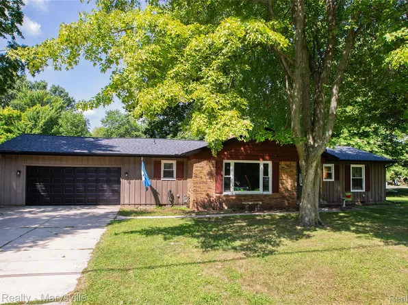 2981 Harwood Dr, Kimball, MI 48074