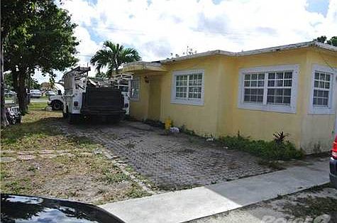 2nd image of 740 E 16th Pl