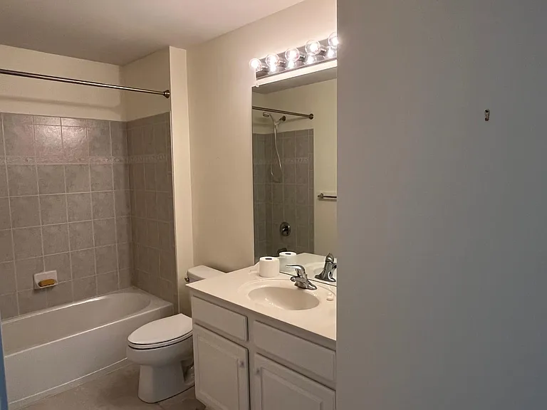 304 Arthur Ct #304 — Photo 35