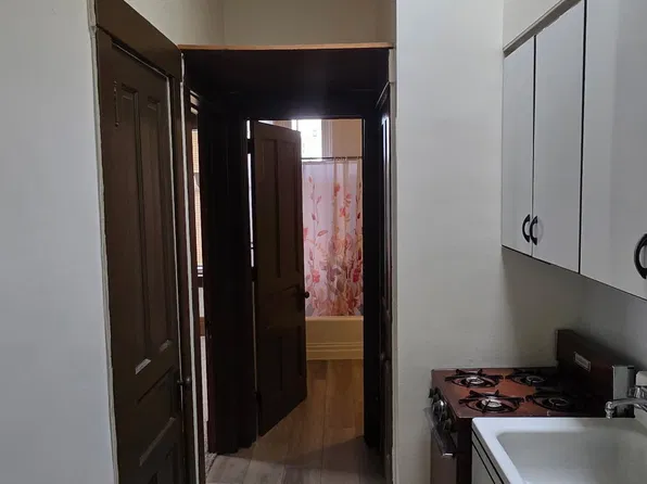 318 Brady St APT 5, Davenport, IA 52801