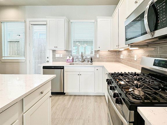 3rd image of 9007 Lonestar Creekbend Ln