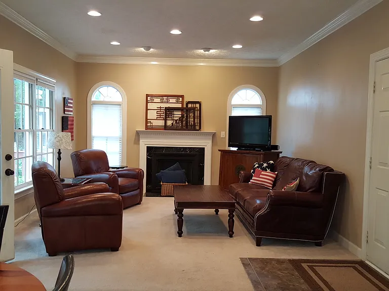 210 Clayton Dr — Photo 6