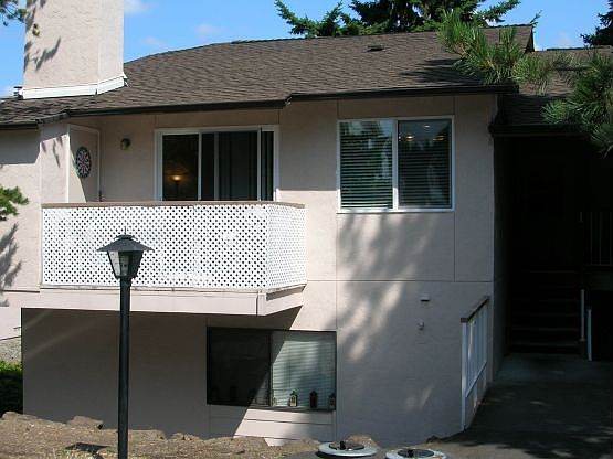 Upper unit with deck