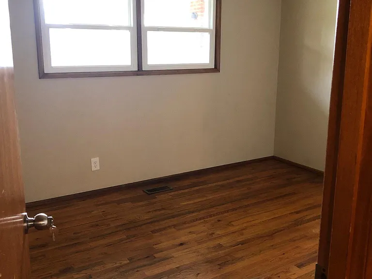 3712 Kauffman Ave — Photo 9