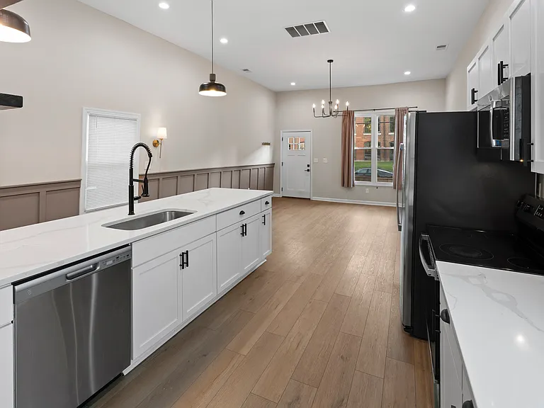 945 Goss Ave — Photo 12