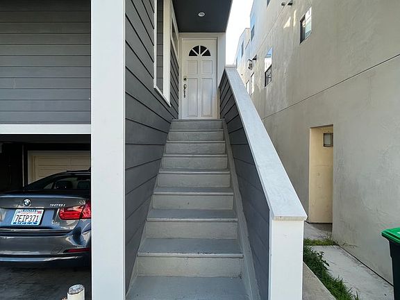 2nd image of 410 E Balboa Blvd #B