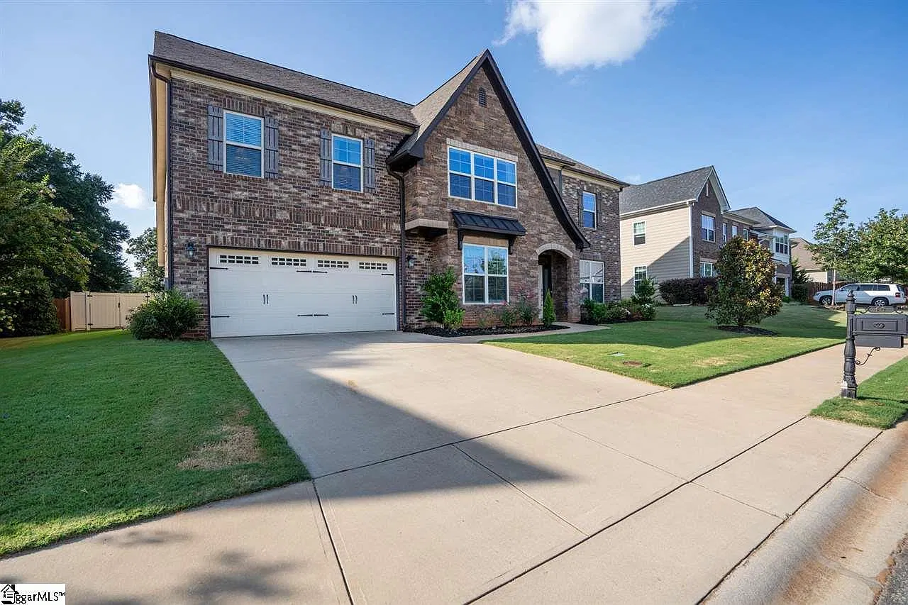 5 bed, 3.5 bath, 4354 sqft, $3,500 — Photo 2