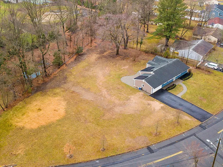127 Kendall Rd — Photo 42