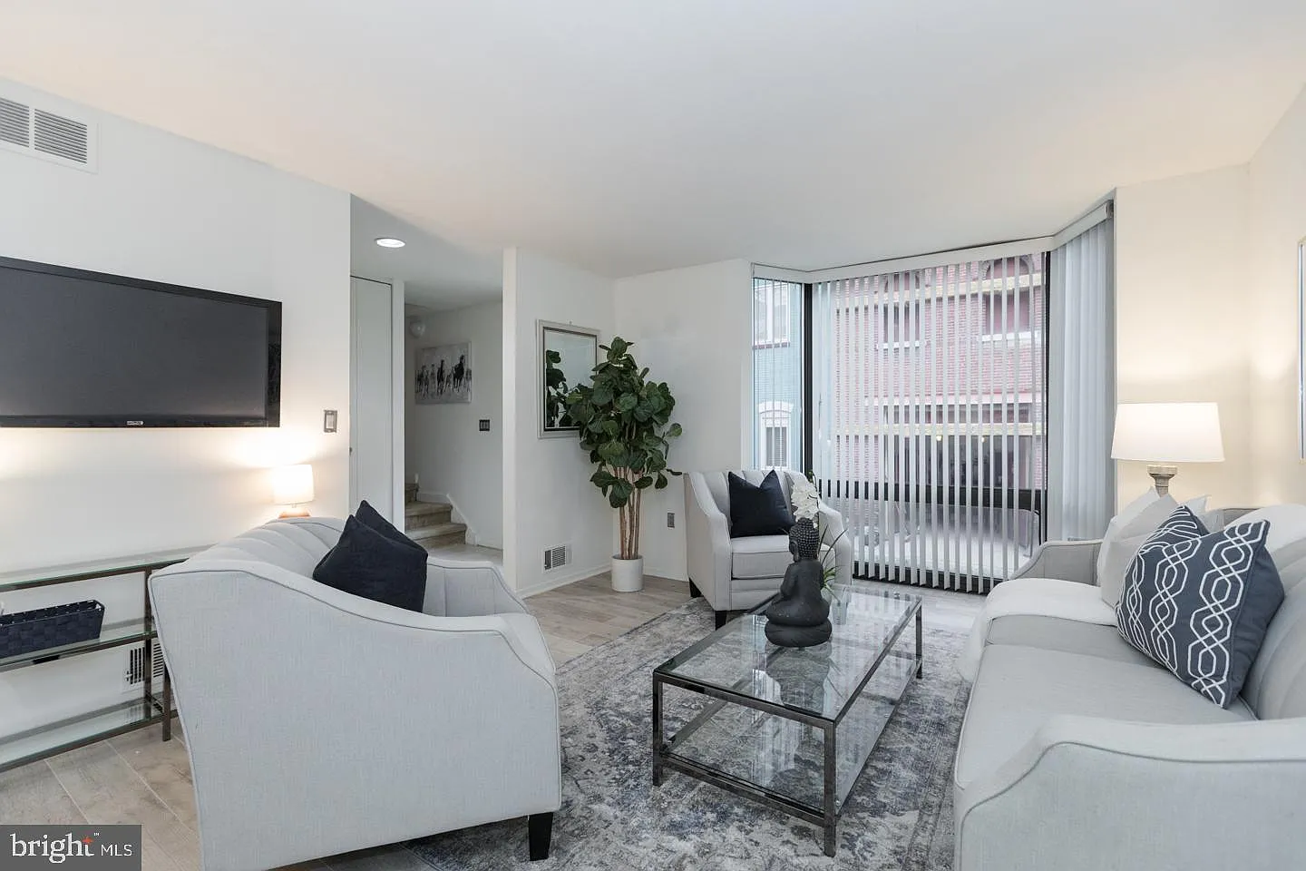 2 bed, 2.5 bath, 1300 sqft, $3,850 — Photo 4