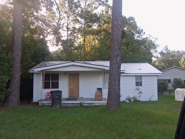 1st image of 810 College St