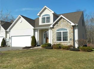 34 Green Briar Dr, Suffield, CT 06078