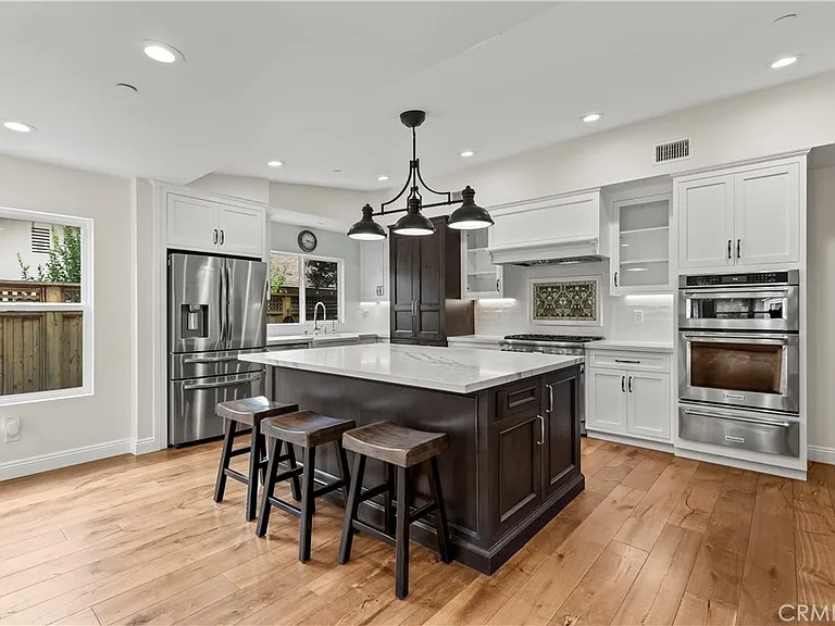 1096 Canyon View Dr — Photo 3