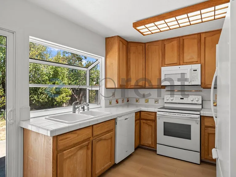 6944 Heaton Moor Dr — Photo 15