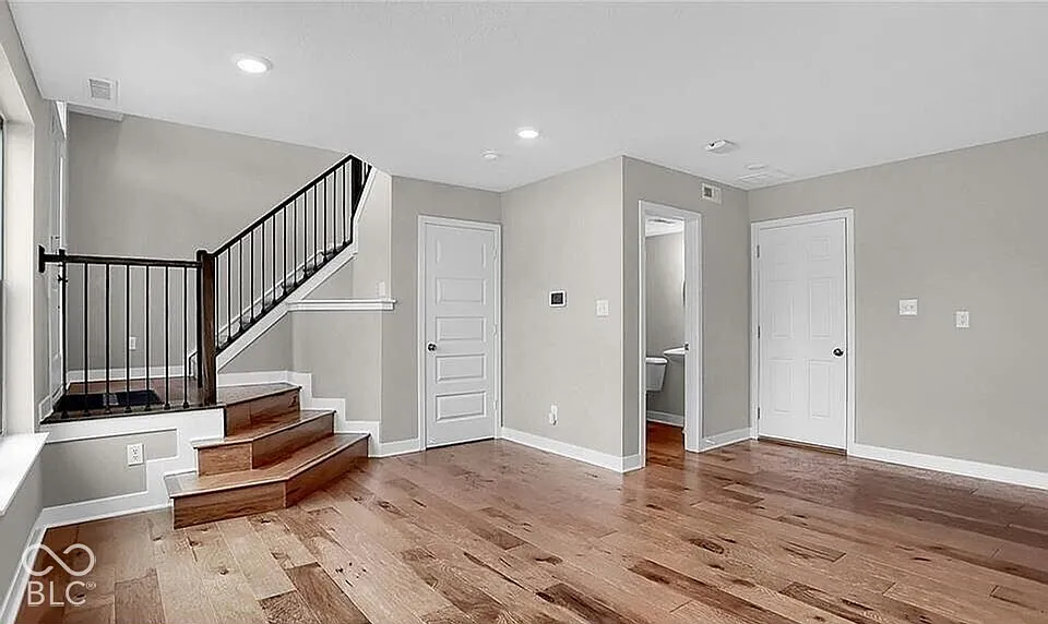 3 bed, 4.0 bath, 2290 sqft, $3,300 — Photo 2