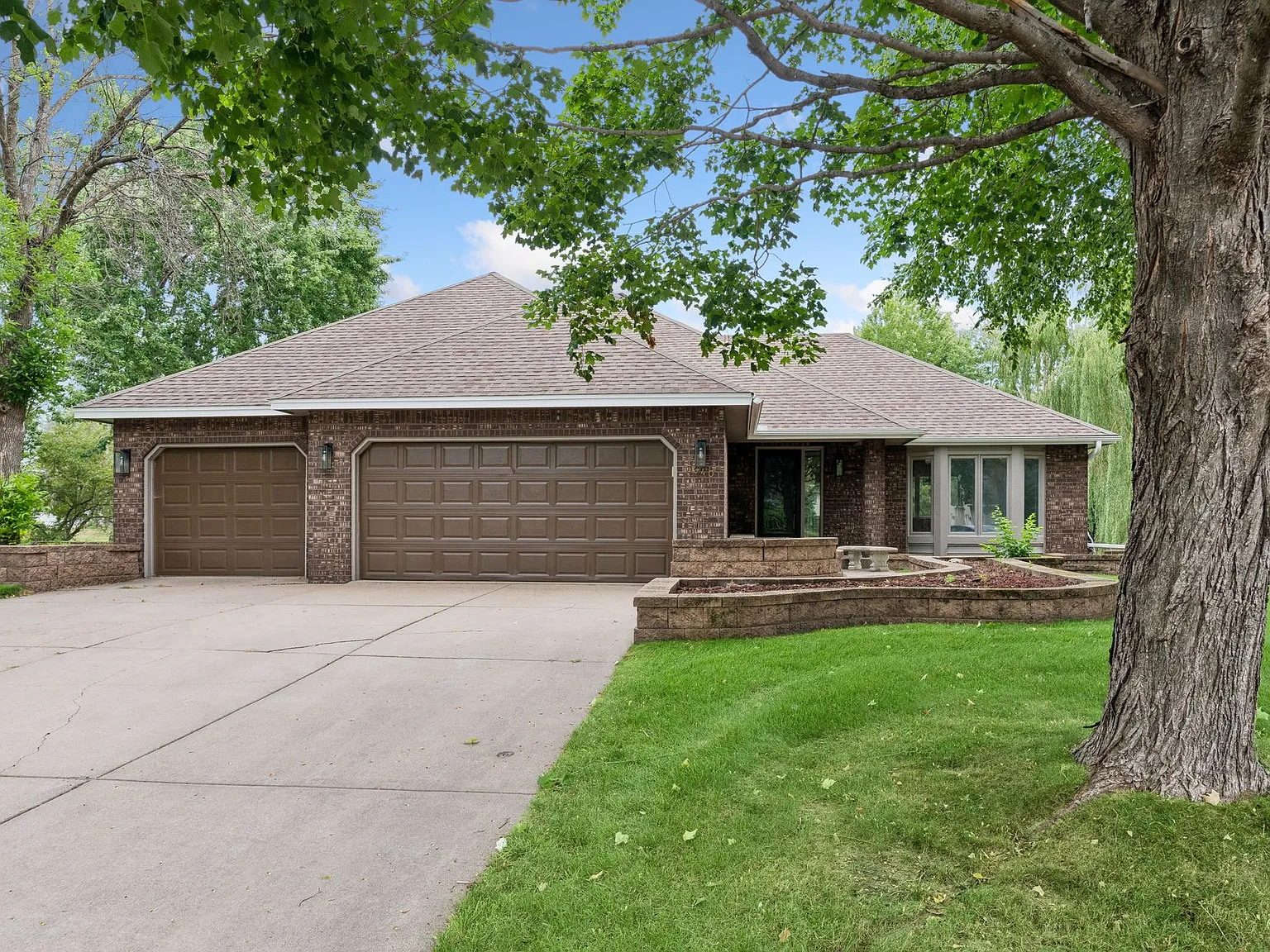 3640 Dunbar Knl N — Photo 1