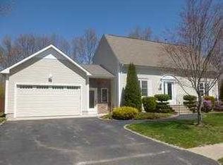 39 Hunters Crossing Dr, Coventry, RI 02816