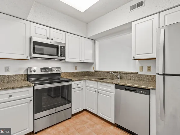 5505 Seminary Rd APT 912N, Falls Church, VA 22041