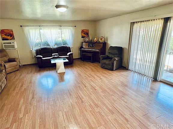 2nd image of 1156 Manzanita Ave