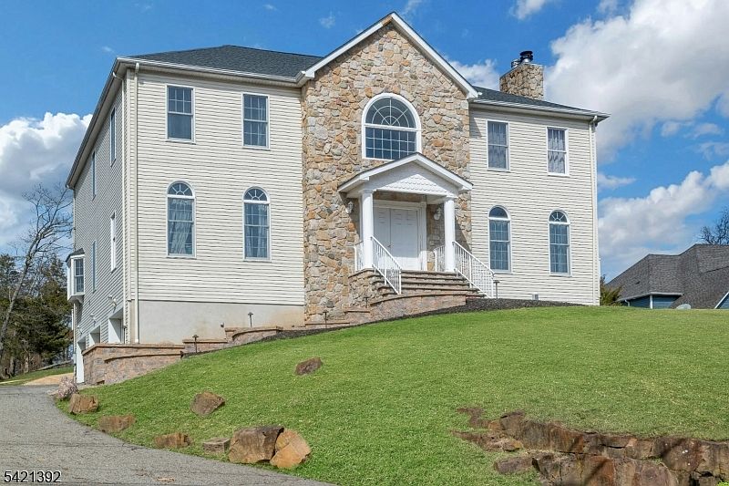 2nd image of 40 Horseneck Rd