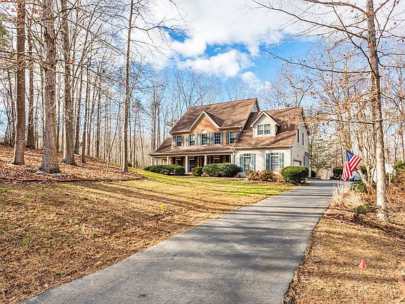 3rd image of 2352 Brighton Pl