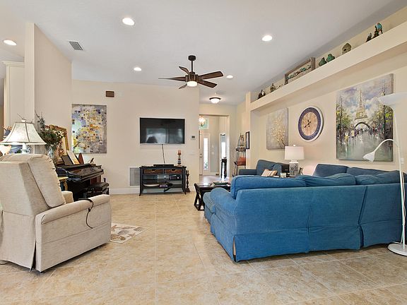 4th image of 10196 Julia Isles Ave