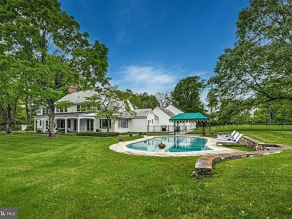 5th image of 1803 Apple Tree Ln E