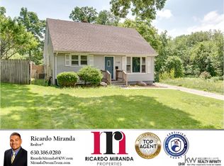 1120 S 4th St, Aurora, IL 60505