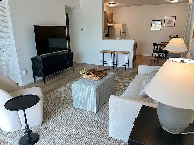 Brookmount Apartments — Photo 3