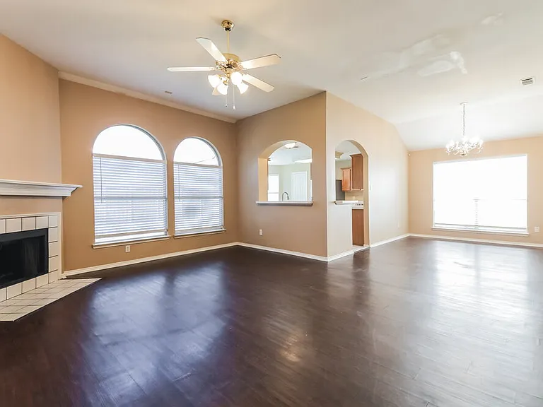 1626 Redwood Dr — Photo 4