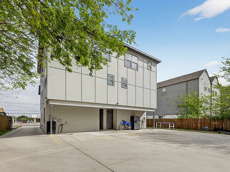 3521 S Hills Ave — Photo 34