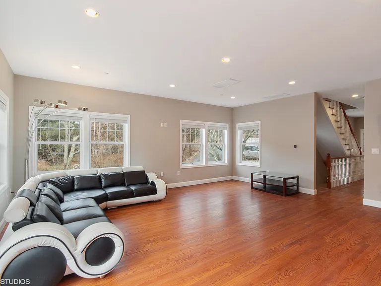 275 Croton Dam Rd — Photo 6