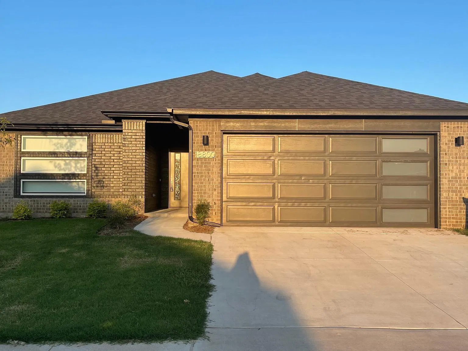 3 bed, 1385 sqft, $1,850 — Photo 1