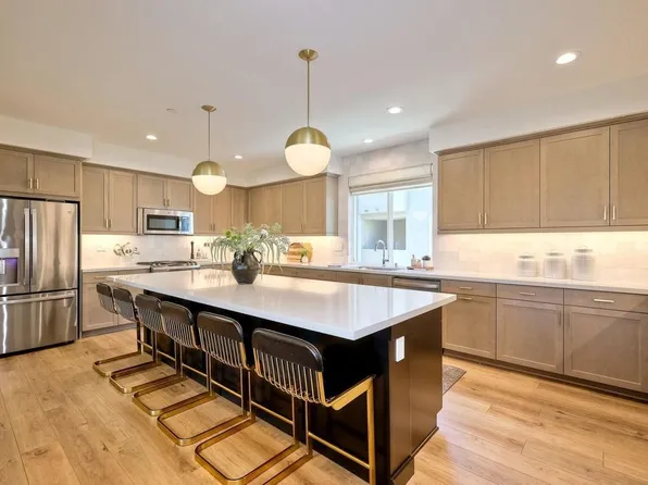 6140 Colt Pl Unit 101, Carlsbad, CA 92009