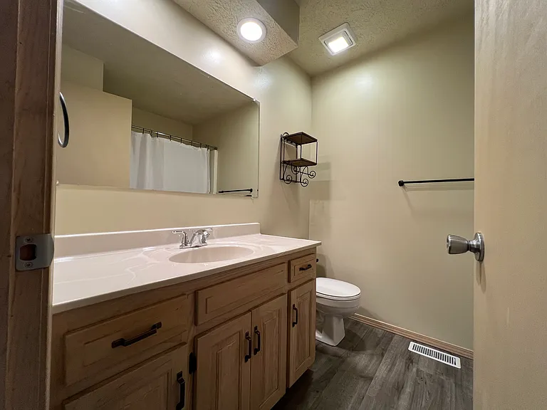 1538 S Saint Marys Ave — Photo 18