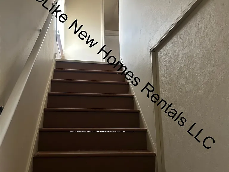 527 Fletcher St — Photo 8