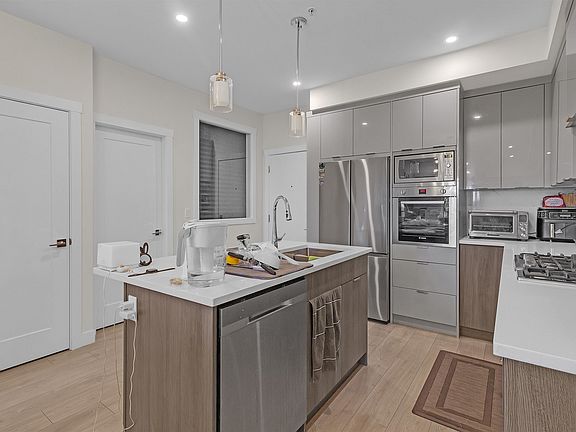 5th image of 14438 72nd Ave #405