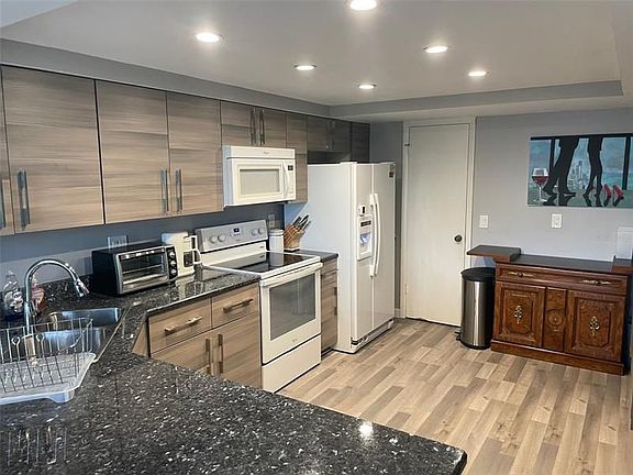 5th image of 225 Country Club Dr #1609