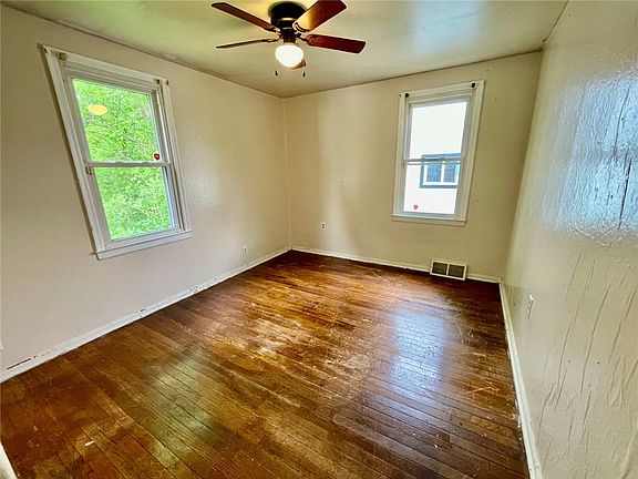 5th image of 141 Carroll St