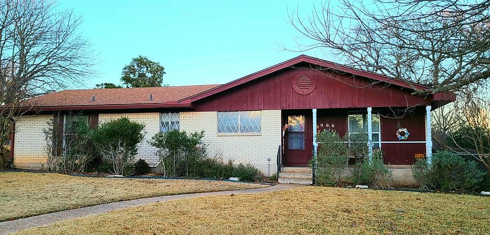 1st image of 906 Lake Dr
