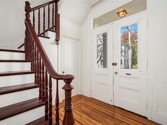 4th image of 26 Hudson St Floor 3