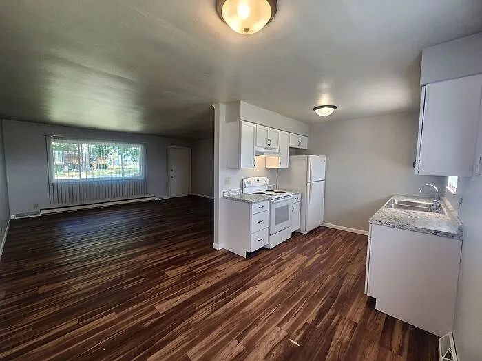 2 bed, 1.5 bath, 1008 sqft, $1,000 — Photo 4