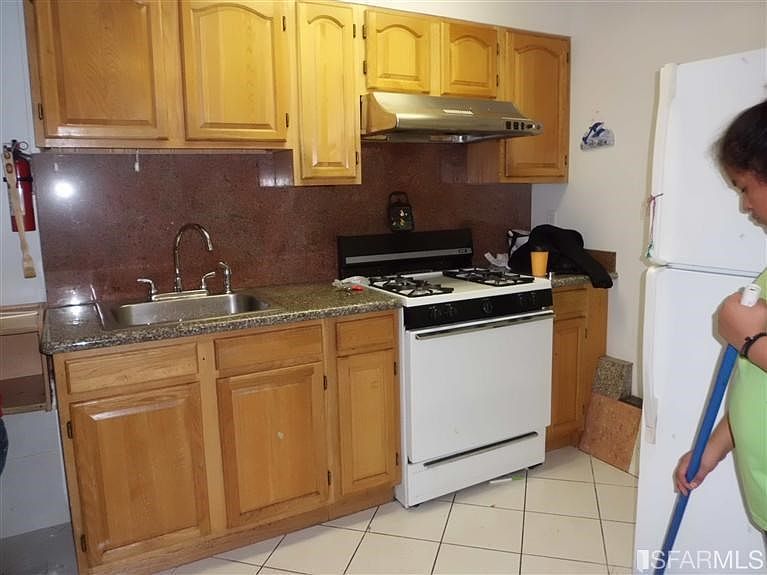 2nd image of 177 Hahn St