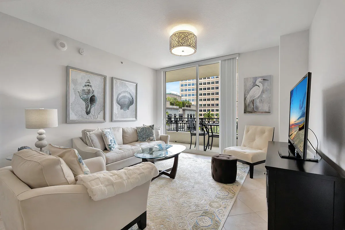 Building Photo - 550 Okeechobee Blvd #504
