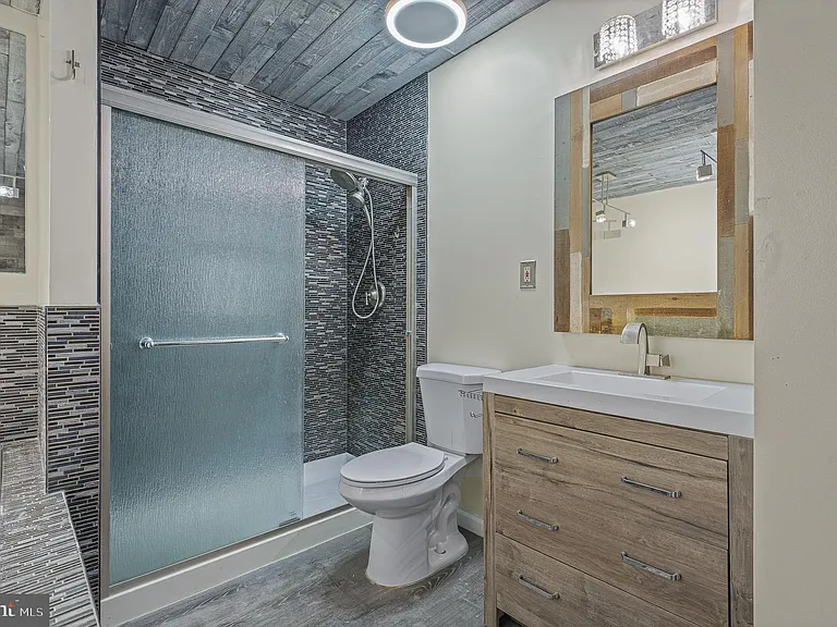 312 N Hammonds Ferry Rd — Photo 36