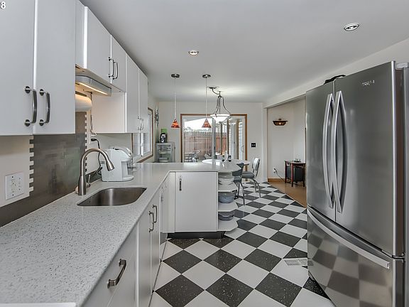4th image of 1792 SE Dowery Ln