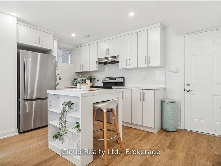 925 Hickory Cres — Photo 6
