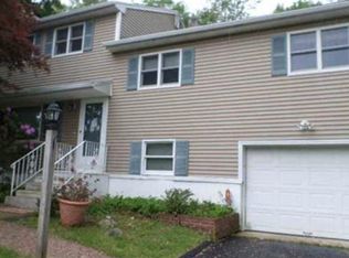 1 Clairann Dr, Danbury, CT 06811
