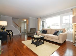 9140 N Meadowlark Ln, Bayside, WI 53217